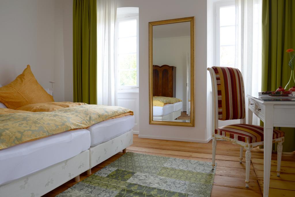Alte Apotheke Bed & Breakfast คาร์ลสบาด ภายนอก รูปภาพ